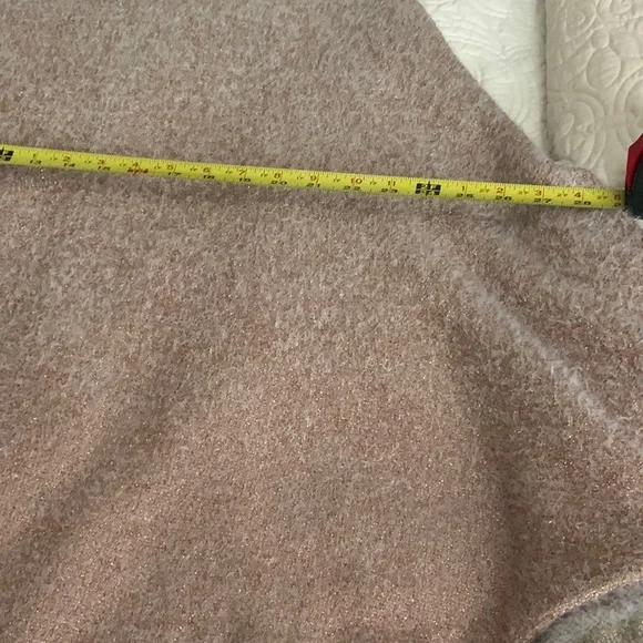 Chico’s Fuzzy Pale Pink &Rose Gold Shine Knit Cape Gold Size S/M - Picture 7 of 9